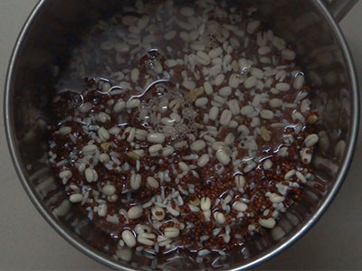 grinding rice and dal for ragi dosa or ragi dose