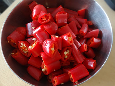chopped red chili for ranjaka or red chili chutney
