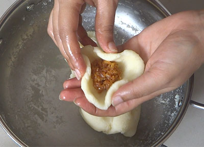 making rave modaka or rava modak