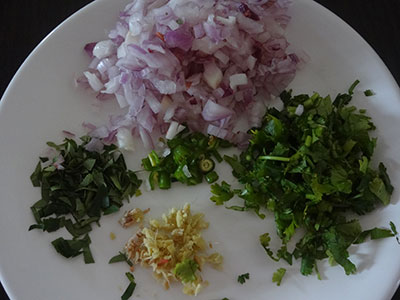 add chopped onion, curry leaves and green chilli for sabakki paddu or sabudana paniyaram