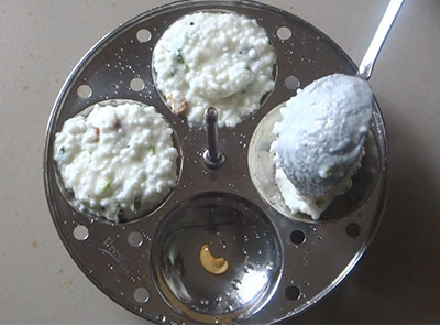 pour the batter in idli moulds for instant sabbakki idli or sabudana idli
