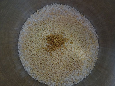 rinse rice and lentils for sabsige soppu paddu