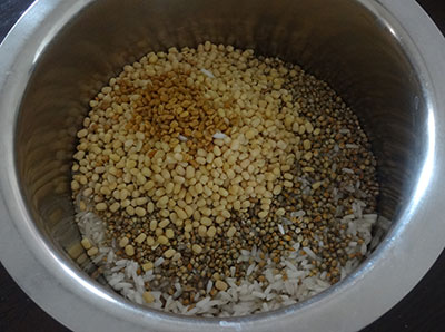 urad dal and fenugreek seeds for sajje dose or pearl millet dosa