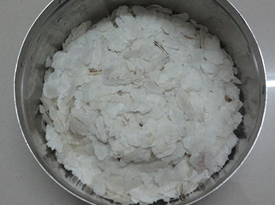 rinse and soak beaten rice or poha for set dosa or set dose