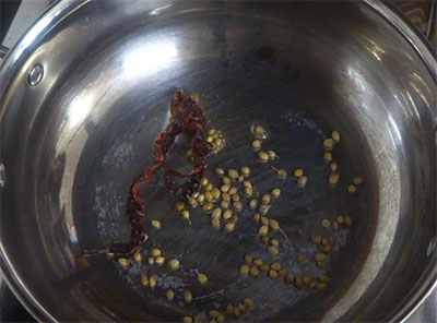 red chillies and coriander seeds for small onion or eerulli gojju