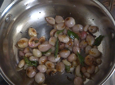 cooking onions for small onion or eerulli gojju