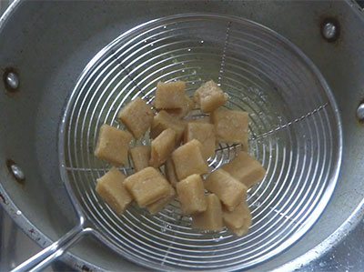 deep frying shankar poli or shankar pali recipe