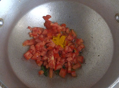 tomato for shunti saaru or ginger rasam