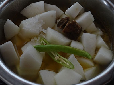 cook ladies finger for southekayi sambar or southekai bol koddel