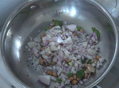 onion for southekayi avalakki or cucumber poha