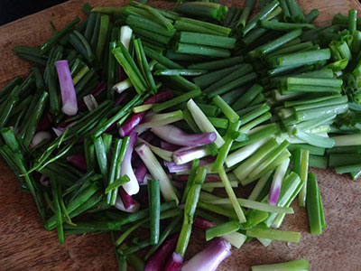 chop spring onions for spring onion thambli or eerulli gida tambli