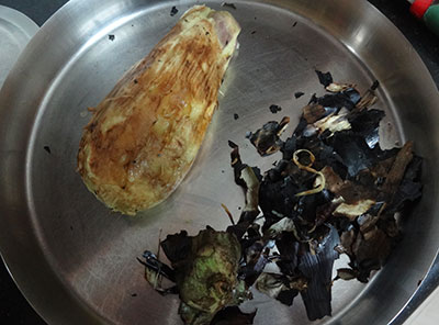 peeling charred brinjal for sutta badanekayi gojju