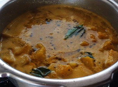 tempering suvarna gadde huli or yam sambar