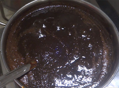 boiling tamarind pulp for home made tamarind paste recipe