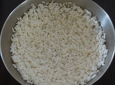 soak rice for thambittu unde