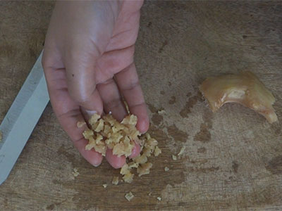 drying gooseberry pieces for amla powder or nellikai pudi