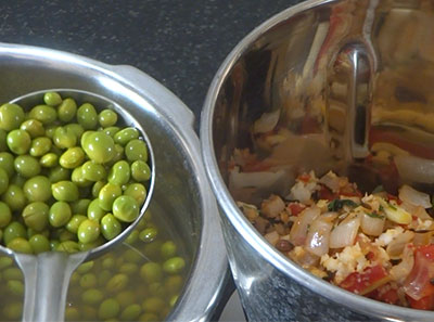grinding masala for togarikalu saru or thogari kaalu sambar