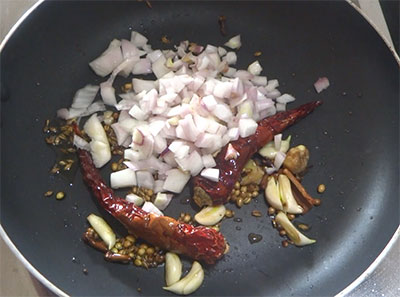onion for togarikalu saru or thogari kaalu sambar