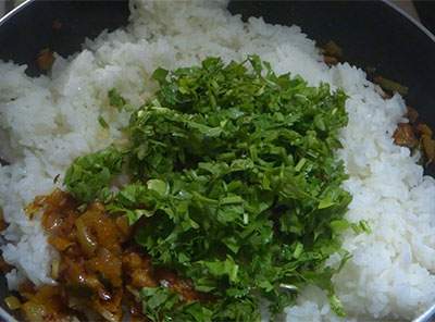 coriander leaves for tomato chitranna or tomato rice recipe