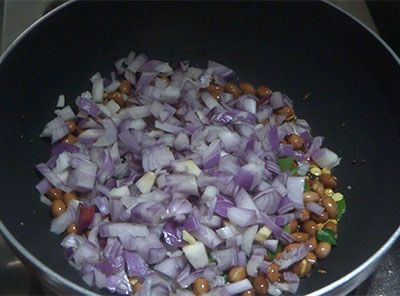 onion for tomato chitranna or tomato rice recipe