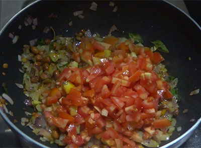 tomatoes for tomato chitranna or tomato rice recipe