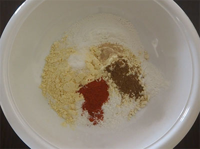 salt, cumin and asafoetida for tomato murukku or tomato chakli