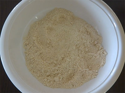 mixing floue for tomato murukku or tomato chakli