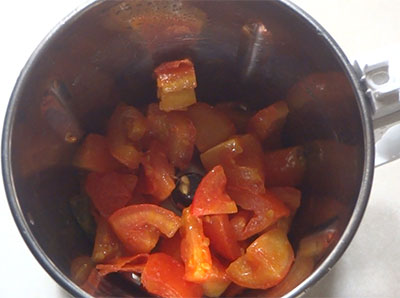 roasted green chilli and tomato for tomato tambuli or tomato tambli