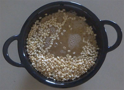 soaking urad dal for uddina bonda or uddina vade