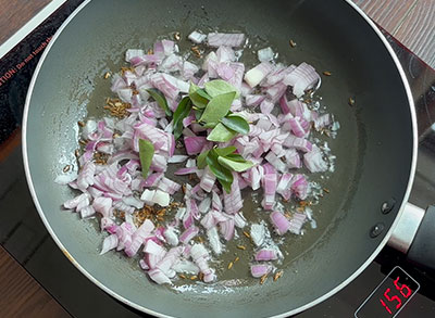 onion and curry leaves for batani kurma or green peas curry recipe