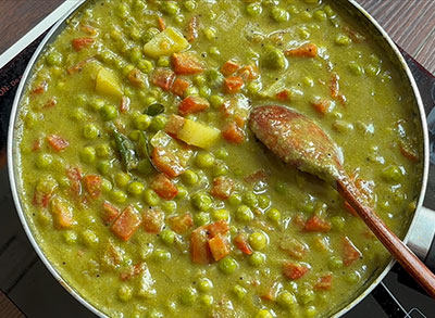 batani kurma or green peas curry recipe