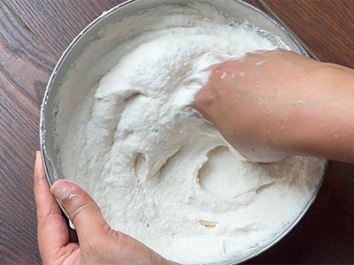 grinding urad dal for bonda soup recipe