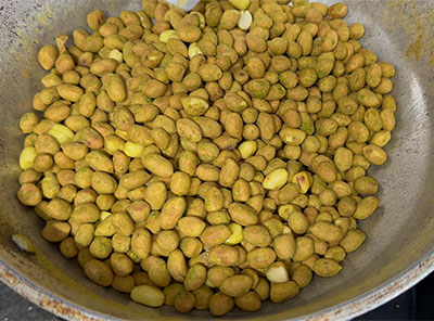 frying spice coated peanuts for chintamani kadalebeeja or kadlekai recipe