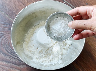 maida and rice flour for golibaje or mangalore bajji