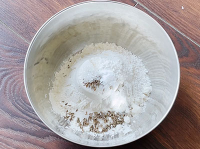 cumin seeds, salt, sugar and soda for golibaje or mangalore bajji