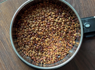 roasted horse gram for huruli kalu chutney pudi or chutney powder