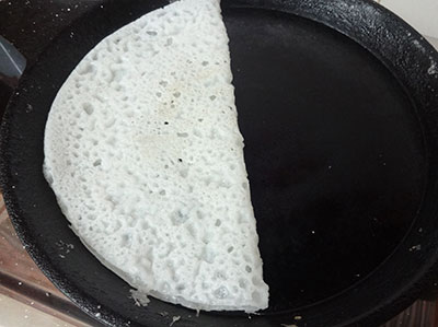 taking out the neer dosa from the pan
