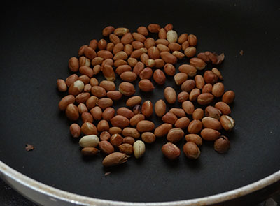 roasting peanuts for nippattu