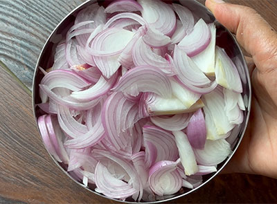 sliced onion for onion rice or eerulli rice bath recipe