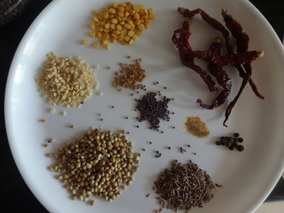 spices for Karnataka style puliyogare or tamarind rice