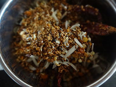 roasted ingredients for Bangalore style puliyogare or tamarind rice