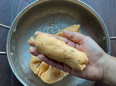 dough for rava chakli or rave chakkuli recipe