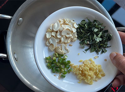 ginger, green chili and curry leaves for shavige or vermicelli idli recipe