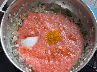 tomato puree, salt and turmeric for tomato avalakki or poha recipe