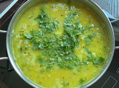 lemon juice and coriander leaves for tovve avalakki or aval or poha recipes