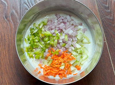 curry leaves and asafoetida for veg raita or vegetable salad recipe