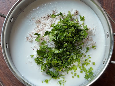 coconut and coriander leaves for vegetable idli recipe